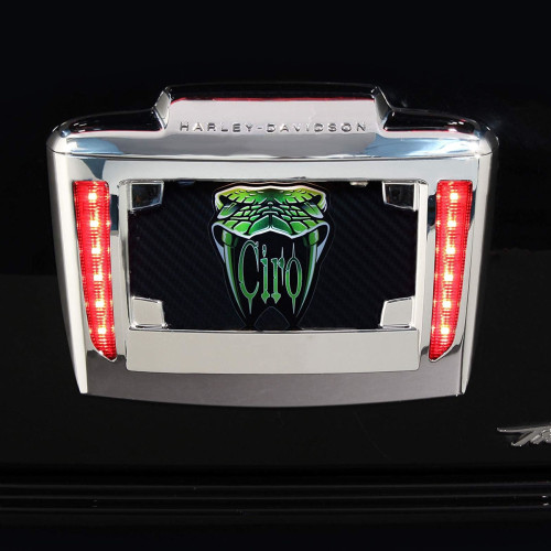 PartzBiz HD: 3467821-Ciro LED ใบอนุญาต Chrome Plate Frame Plug-N-Play ไฟวิ่ง Harley 09+ Trike