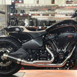 PartzBiz HD 640Z-32-A - D&D Bob Cat 2:1 Chrome Full Exhaust Polished Aluminum Sleeve Harley Softail 18+ PartzBiz HD 640Z-32-A - D&D Bob Cat 2:1 Chrome Full Exhaust Polished Aluminum Sleeve Harley Softail 18+