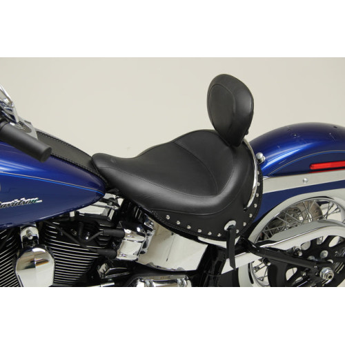 PartzBiz HD: 3458340-Mustang Wide Solo Seat สีดำพร้อมพนักพิงคนขับ 2005-2017 Harley Deluxe 79914