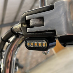 PartzBiz HD CD-MMTS-AW-B - Black Mirror Mount Front Turn Signals