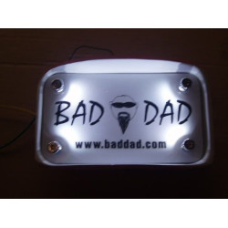 PartzBiz HD BAD-80817 - Bad Dad 80817 ป้ายทะเบียน LED สีขาวกระดุม Harley Touring Softail ระบบเชื้อเพลิงเต็มตัวกรองอากาศเสียตัวกรองจูนเนอร์ประสิทธิภาพที่ดีที่สุดสำหรับ