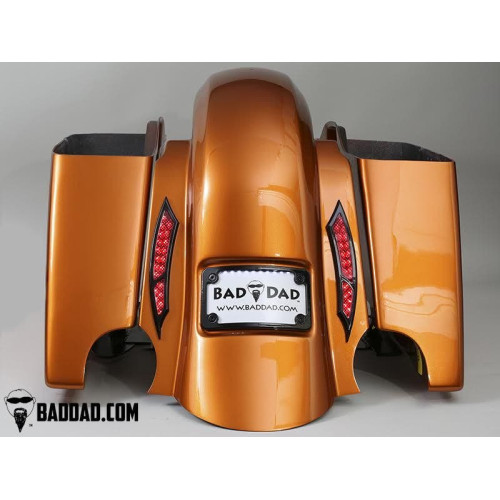 PartzBiz HD: 4423043-Bad Dad 992 แผงฟิลเลอร์ LED สีแดงแบบกำหนดเองไฟเลี้ยวไฟท้ายฝาสีดำ Harley | BAD-992-BLK